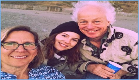Bridgit Mendler Parents, Family: Father Harry And Mother Leah